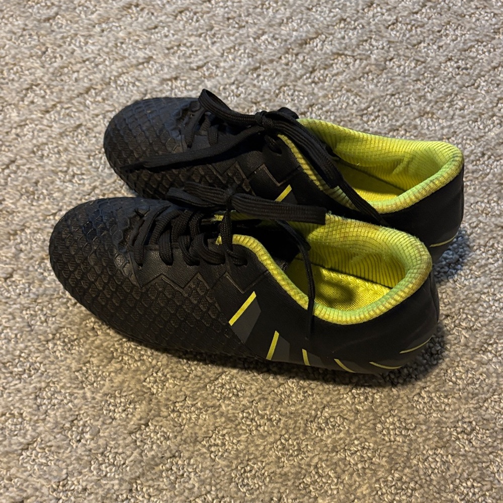 Black and Yellow Kids Soccer Cleats - size 12